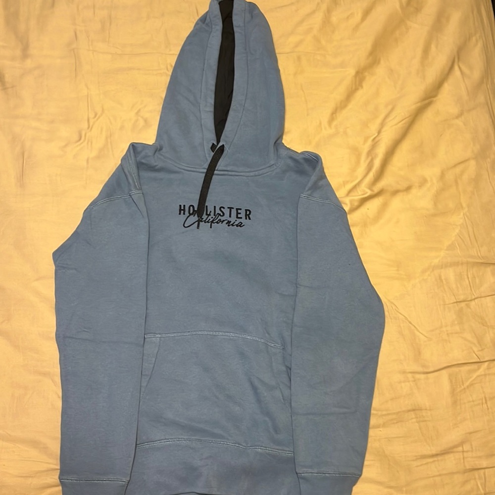 Hollister sweater size xs barely been worn